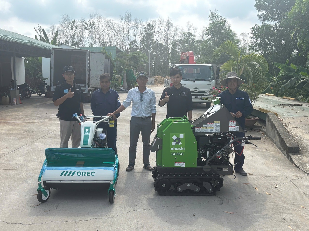 Bàn giao máy HRC 805 và máy nghiền gỗ GS96 - Ban quản lý KCN 